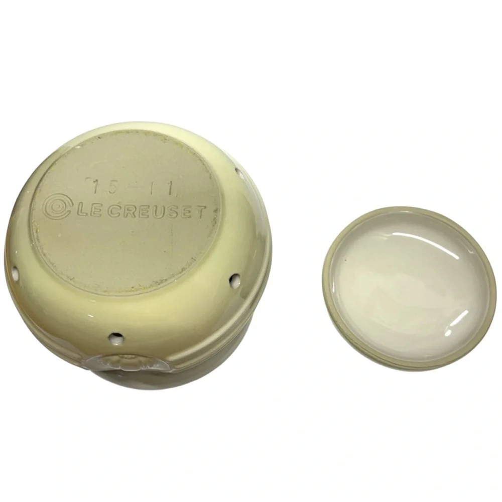 Le Creuset Stoneware Garlic Keeper - Picture 5 of 5